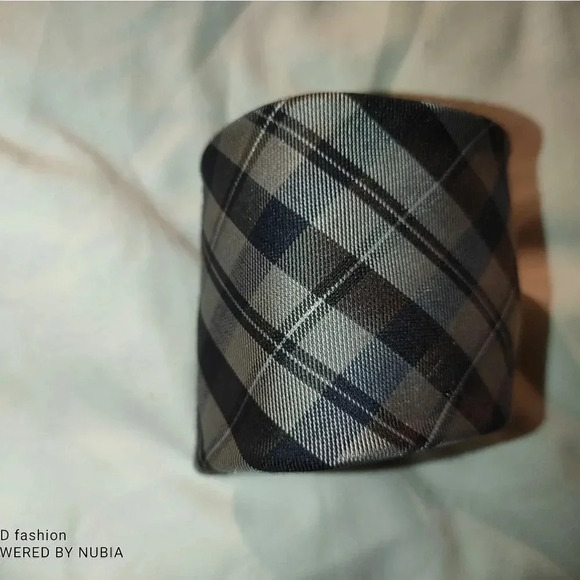 CALVIN KLEIN NICE SILK TIE PLAID PATTERN BLACK AND WHITE - Picture 4 of 4